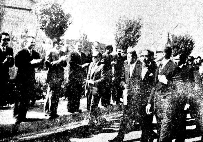 پرونده:ShanshahAryamehrVisitFarsOrdibehesht2535AgriculturalFaculty2.jpg
