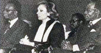 پرونده:ShahbanouHonoraryDoctorateDakarUniversity1354m.jpg