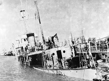 پرونده:Iranian Navy bombed by Shorawi WWII.jpg