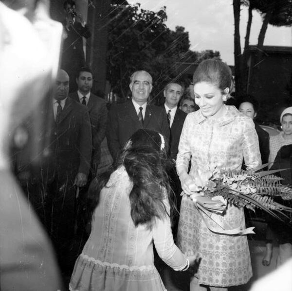 پرونده:ShahbanouBirthday22Mehr1348 1.jpg