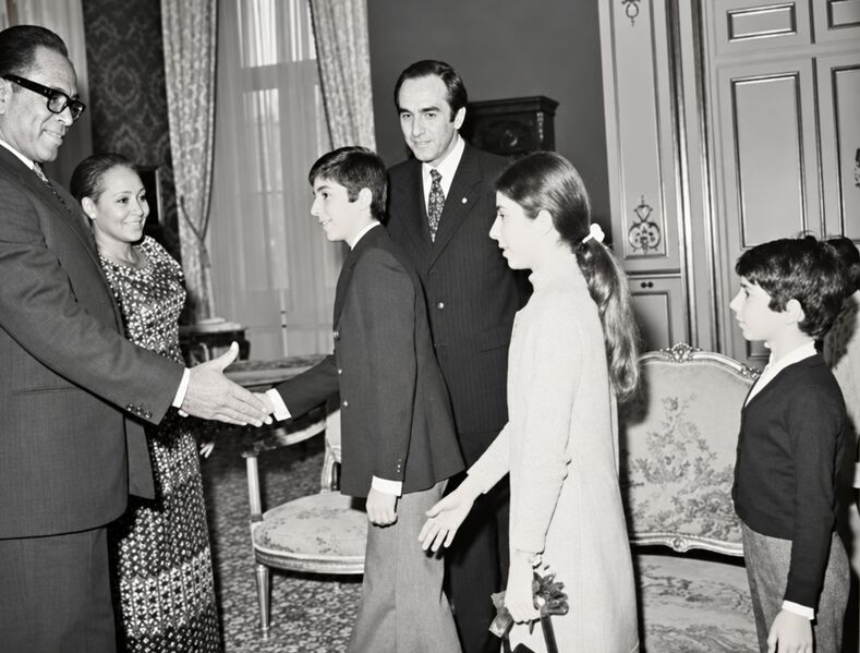 پرونده:GeneralMobutuValiahdPrincessFarahnazPrinceAlireza1352.jpg