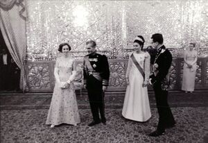 ShahanshahAryamehrKing BaudouinGolestanPalast1343.jpg