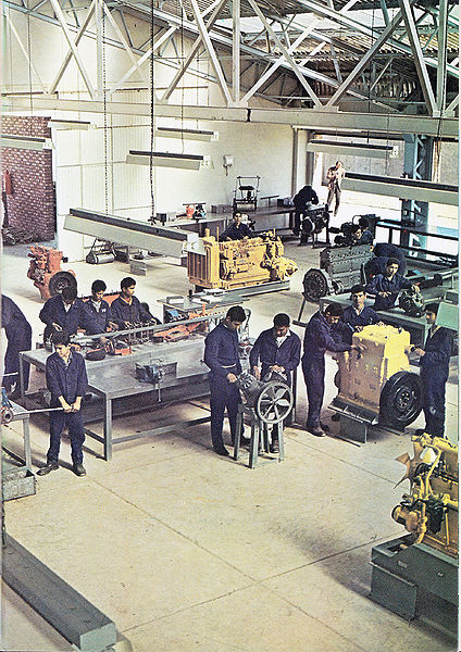 پرونده:Aghajary vocational school.jpg