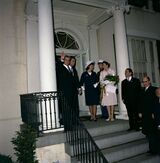 شاهنشاه و پرزیدنت کندی در برابر بلر هاوس