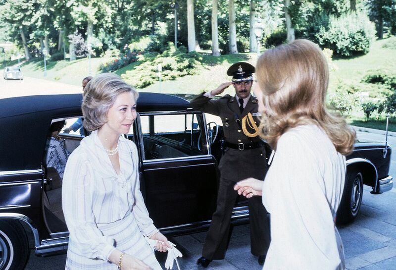 پرونده:ShahbanouFarahPahlaviVaQueenSofia1978Tehran1.jpg