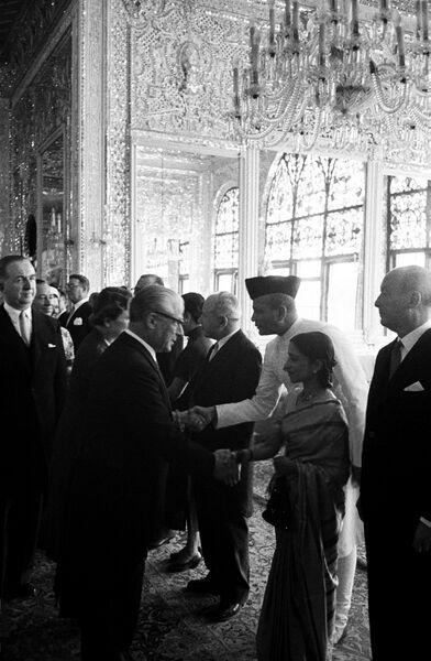 پرونده:PresidenItalyGolestanPalaceForeignDignitaries1336.jpg