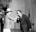 ShahanshahShahbanouReceivedAtElyséePalace21 May1975b1.jpg