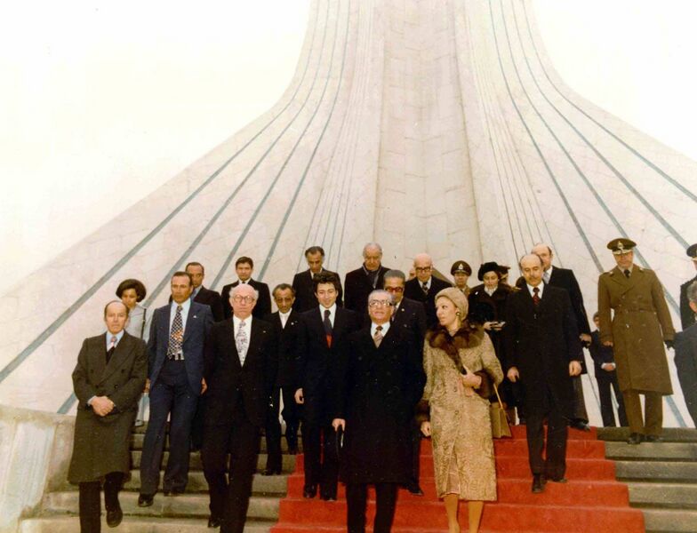 پرونده:ShahanshahShahbanouOpening6thBahmanMuseum2535d.jpg