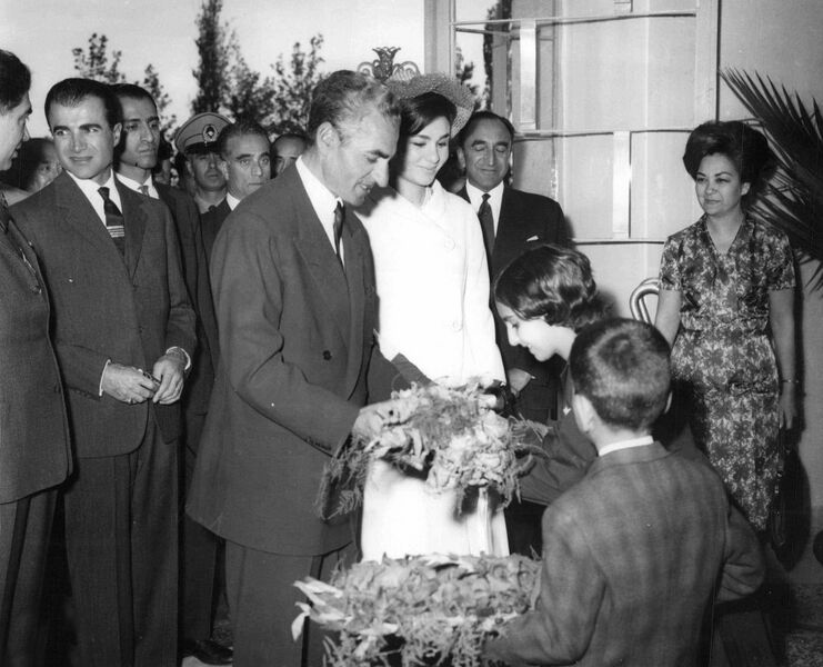 پرونده:ShahanshahShahbanouJashnMehrgan21Mehr1341.jpg
