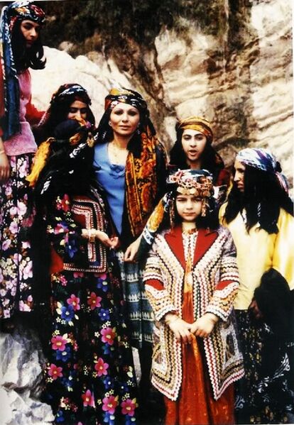 پرونده:ShahbanouFarahPahlaviLorestan2536m1.jpg