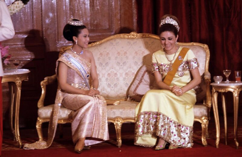 پرونده:ShahbanouQueenSirkitThailandBahman1346a.jpg