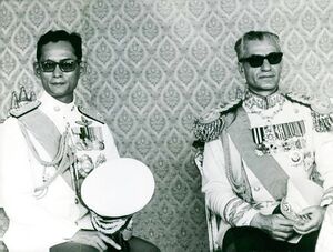 ShahanshahArrival KingBhumibolAdulyadejThailand2Bahman1346g.jpg