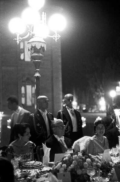 پرونده:ShahanshahPresidentItalyMarmarPalaceOfficialDinner1336g.jpg