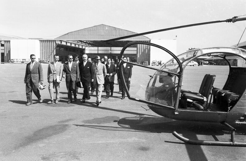 پرونده:ShahanshahVisitingHelicopterManufacturingCoFlyAlouetteIII1338d.jpg