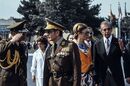 آریامهر و شهبانو در فرودگاه پیش از ورود میهمانان