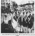 ورزشکاران ایران در میان ورزشکاران دیگر کشورها، پرچم ایران در دست نامجو است