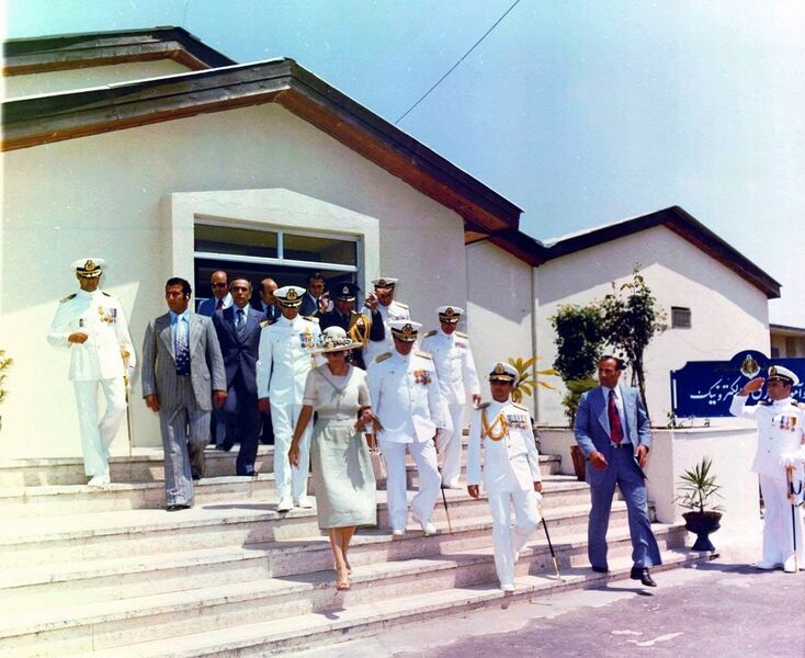 پرونده:ShahbanouNavyEducationalCentersBandarPahlavi27Khordad2537g14.jpg
