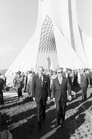 ShahanshahAryamehrGiscard d’EstaingTehranShahyadMehr2535m.jpg