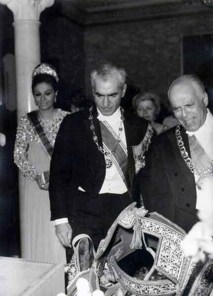 پرونده:ShahanshahPresidentTunisiaOfficialDinner1348d.jpg