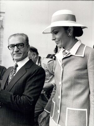 ShahanshahShahbanouReceivedAtElyséePalace21 May1975a.jpg