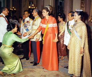 ShahanshahShahbanouKingQueenThailandStateBanquet3Bahman1346.jpg