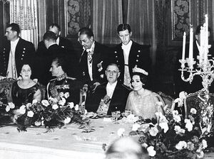 ShahshahShahbanouOfficialDinnerParis19Mehr1340a.jpg