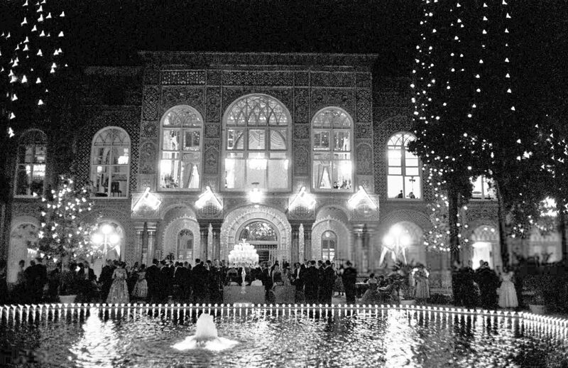 پرونده:GolestanPalaceNightIlluminatedHonourItalianPresident1336.jpg