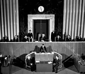 KingHassanII AddressingTheSenate1347.jpg