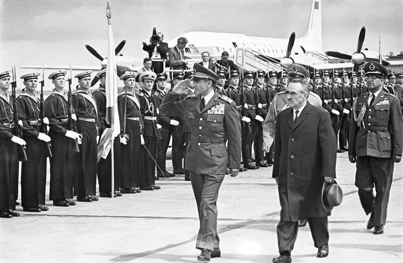 پرونده:ShahanshahArrivalMoscowWelcomingAnastasMikoyan1344.jpg