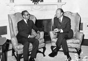 ShahanshahAryamehrPresFordNegotiations25Ordibehesht1354a.jpg