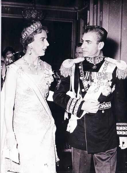 پرونده:ShahanshahArrivalKastrupAirportDenmarkKingFrederik IX 1338k1.jpg