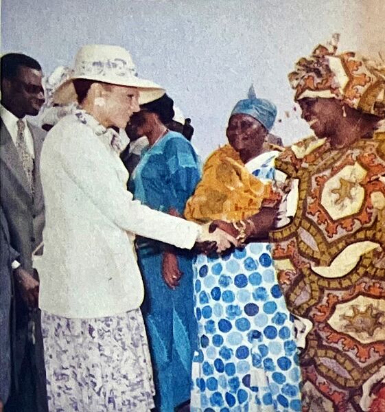 پرونده:ShahbanouArrivalCasamanceRegionSenegal1354a.jpg