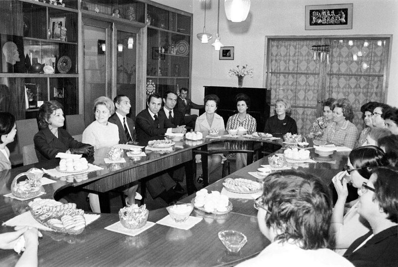 پرونده:PrincessAshrafSovietWomenCommitteeUSSR1350.jpg