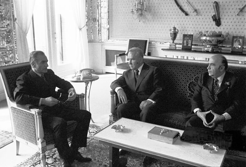 پرونده:ShahanshahHoveydaUSSRKosyginPM Niavaran1351.jpg