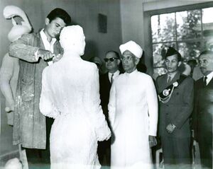 IndianPresidentVisitIranBaastanMuseum1342a.jpg