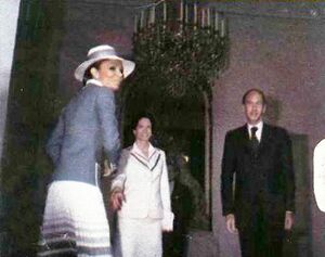 ShahanshahShahbanouReceivedAtElyséePalace21 May1975g.jpg