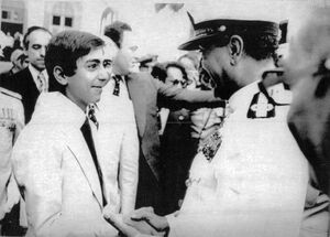 ValiahdRezaPahlaviEgyptPresidentSadat1354.jpg