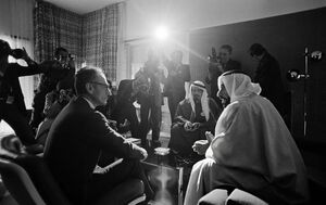 ShahanshahAlgeriaSheikhZayeBinSultan UAE leader1353d.jpg