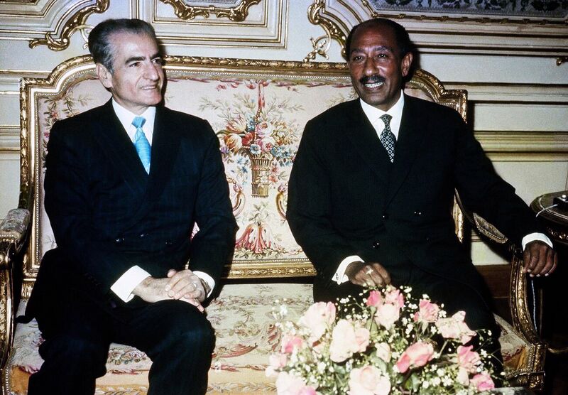 پرونده:ShahanshahPresidentSadaatKubbehPalaceCairo9January1975.jpg