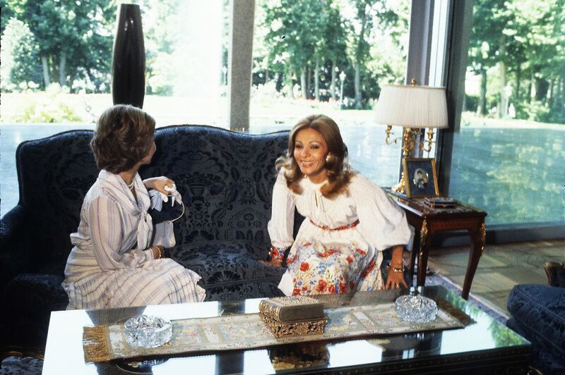 پرونده:ShahbanouFarahPahlaviVaQueenSofia1978Tehran4.jpg