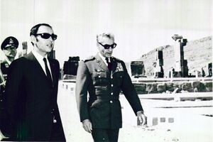 ShahanshahAryamehrMalekHasanIIPerspolis1347a.jpg