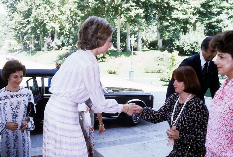 پرونده:ShahbanouFarahPahlaviVaQueenSofia1978Tehran2.jpg