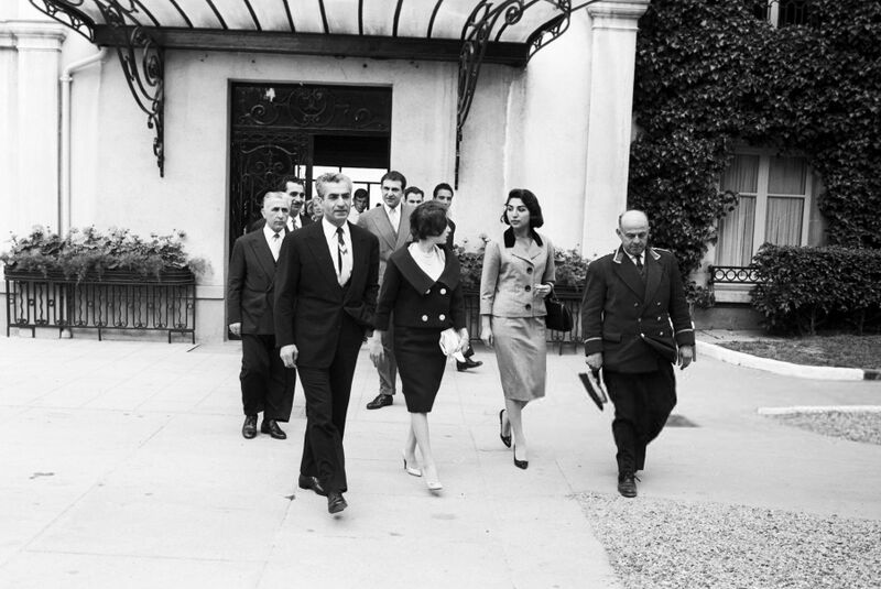 پرونده:ShahanshahPrincessShahnazLeavingIranEmbassyParis1338a.jpg