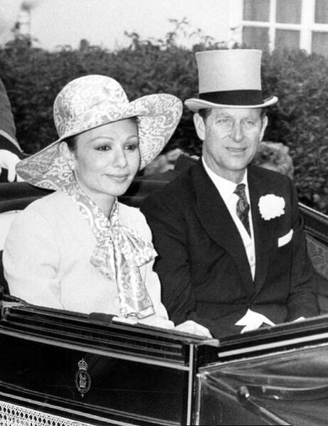 پرونده:ShahbanouArrivalLeavingHeathrowDukeofEdinburgh1351.jpg