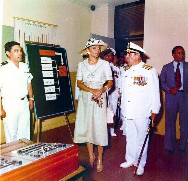 پرونده:ShahbanouNavyEducationalCentersBandarPahlavi27Khordad2537g2.jpg
