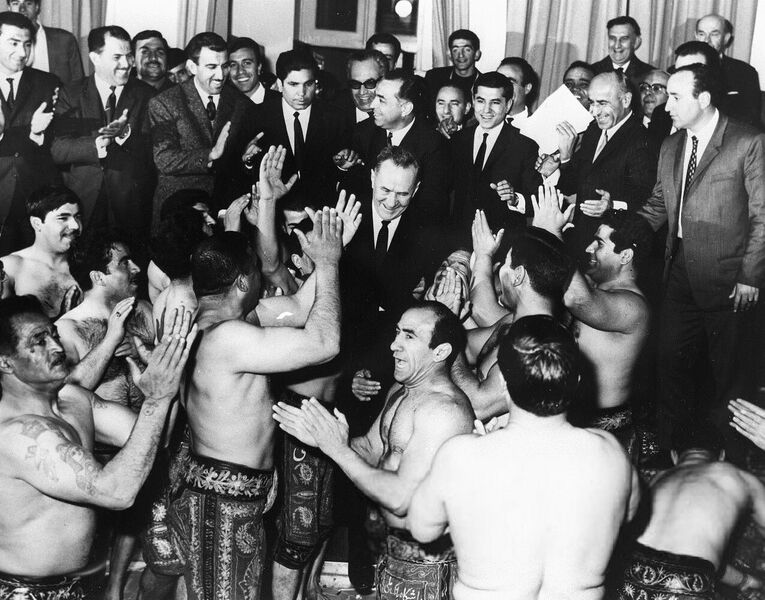 پرونده:KosyginAtHouseNationalSport1347.jpg