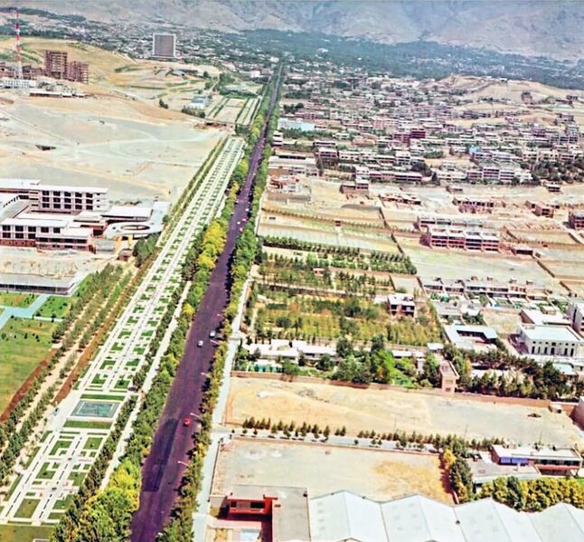 پرونده:ParkShahanshahiPhaseIPahlaviAve1354.jpg