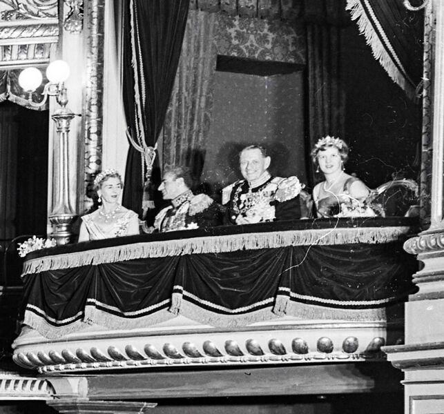 پرونده:ShahanshahRoyalFamilyDenmarkOfficialReceptionOpera1338.jpg