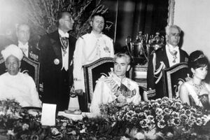 ShahanshahIndianPresidentGolestanPalaceStateDinner1342a.jpg