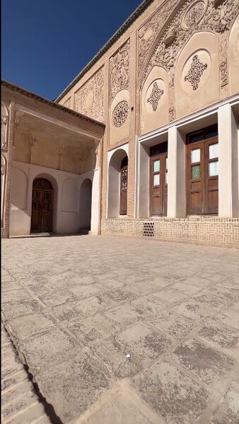 پرونده:KashanHistoricalHouseBorujerdies1353a.jpg